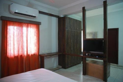 hotel lokis forest inn
