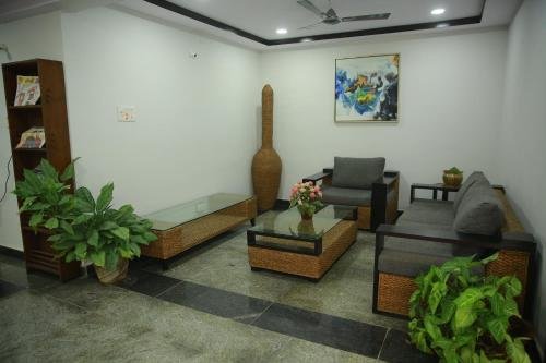 hotel lokis forest inn