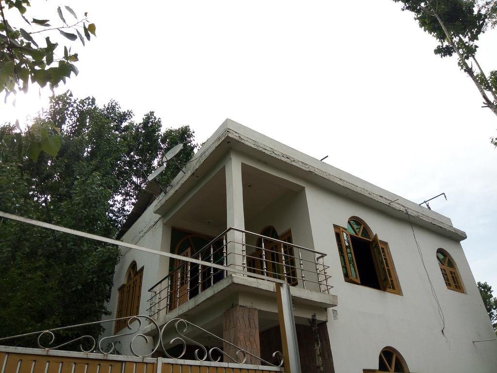 Hotel Crown Palace,Hotel Crown Palace Is Conveniently Located In The Popular Dal Lake Area. The Hotel Offers A Wide Ran,3 star