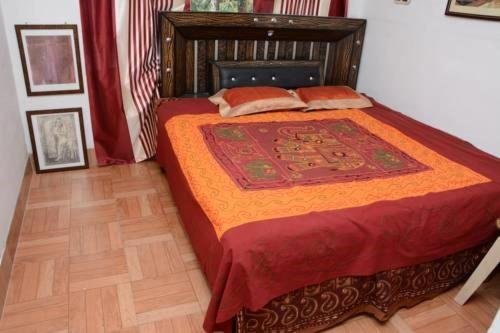 Karina Art Home Stay,Teliwara Road,3 star