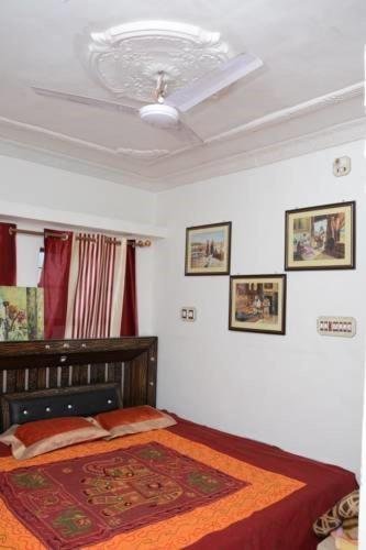 Karina Art Home Stay,Teliwara Road,3 star