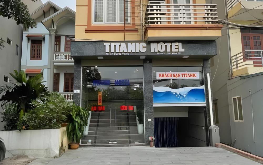 titanic hotel