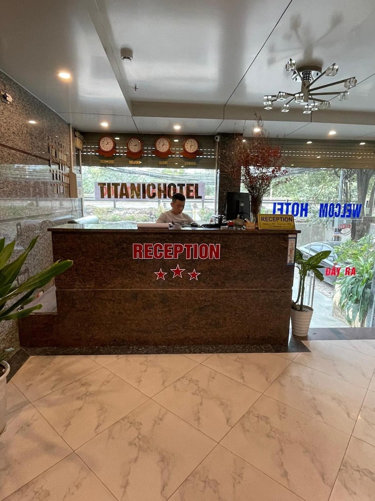 titanic hotel