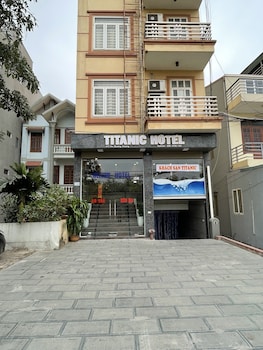 titanic hotel