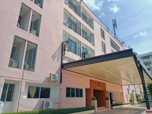 wangkaew suite hotel