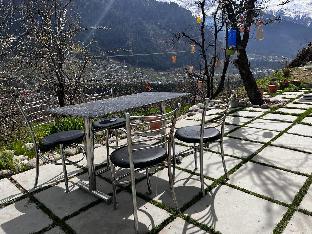 nomadic den manali