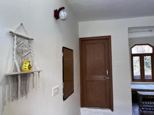 nomadic den manali