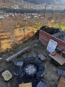 nomadic den manali