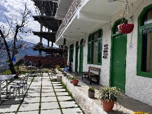 nomadic den manali
