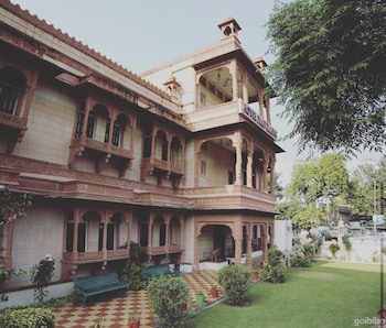 hotel navrang
