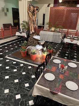 hotel navrang