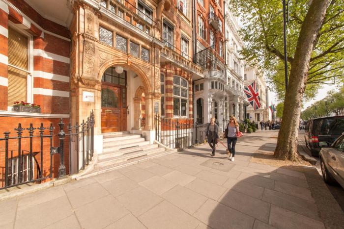 astor hyde park hostel adults only