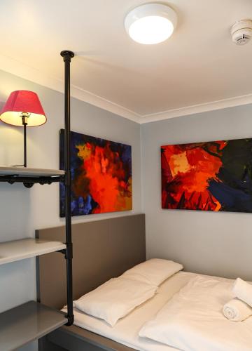 astor hyde park hostel adults only