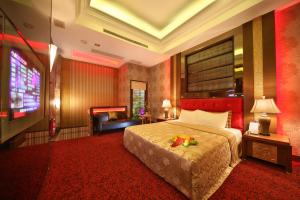 shining motel