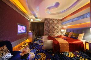 shining motel