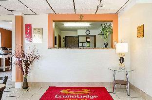 econo lodge hays i 70