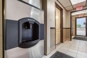 econo lodge hays i 70