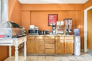 econo lodge hays i 70