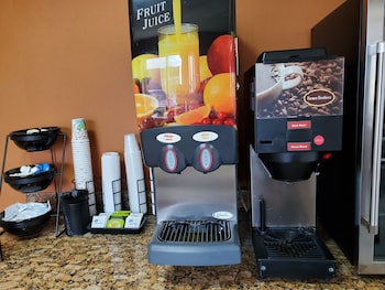 econo lodge hays i 70