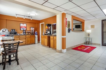 econo lodge hays i 70