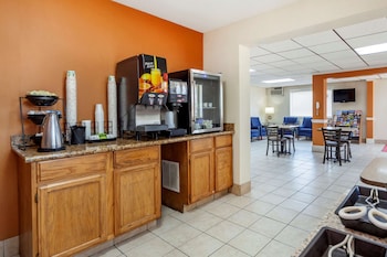 econo lodge hays i 70