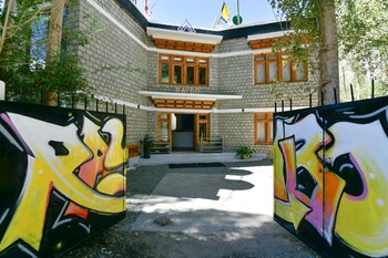 raybo hostel