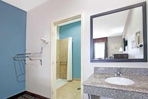 super 8 by wyndham houston north i 45