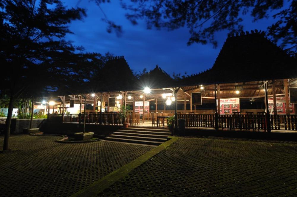 kyriad grand master purwodadi