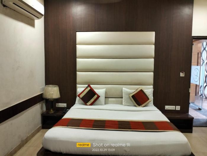 ashoka hotel by wb inn