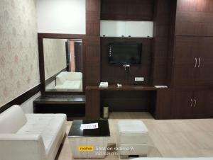 ashoka hotel by wb inn