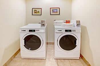 scottish inn and suites la porte