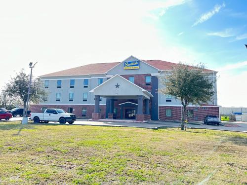 scottish inn and suites la porte