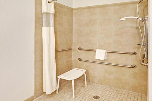 scottish inn and suites la porte