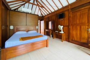 hotel dan gazebo pinggir kali prigen redpartner