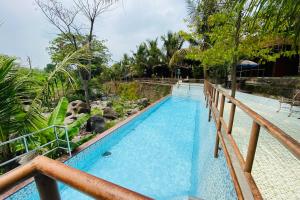 hotel dan gazebo pinggir kali prigen redpartner