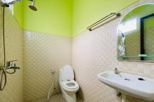 hotel dan gazebo pinggir kali prigen redpartner