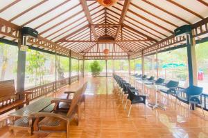 hotel dan gazebo pinggir kali prigen redpartner