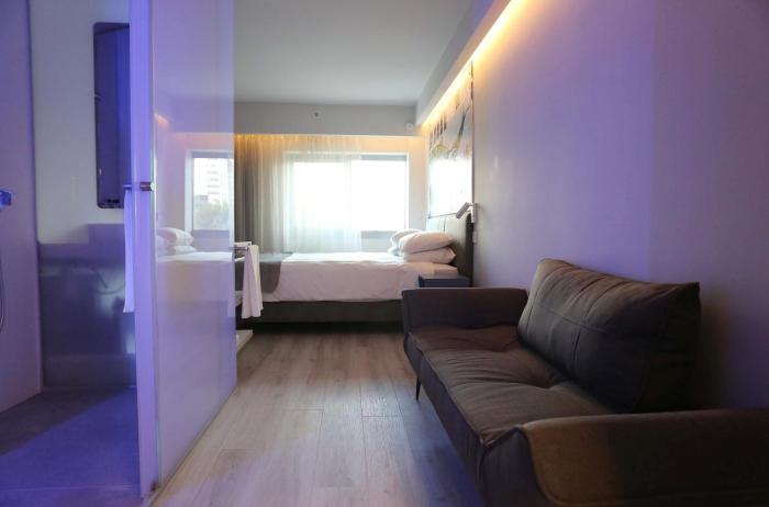 link hotel and hub by dan hotels