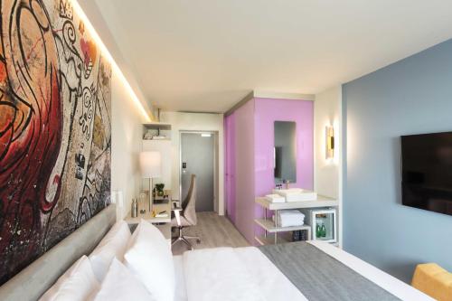 link hotel and hub by dan hotels