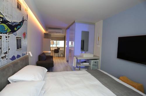 link hotel and hub by dan hotels