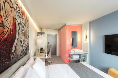 link hotel and hub by dan hotels