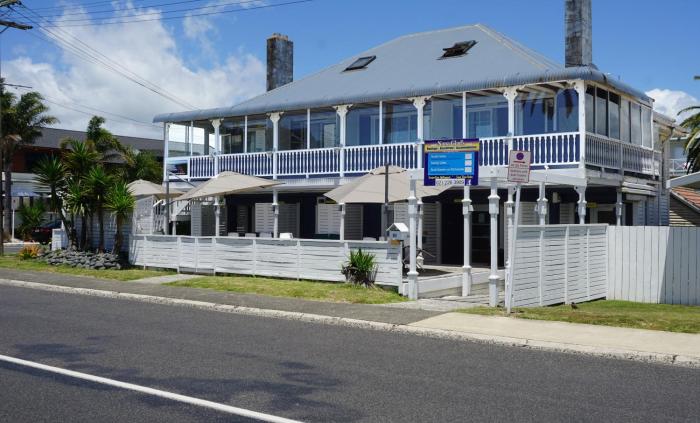 nana glads beachfront accommodation