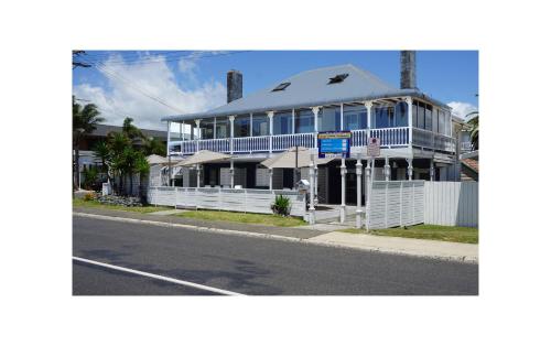 nana glads beachfront accommodation