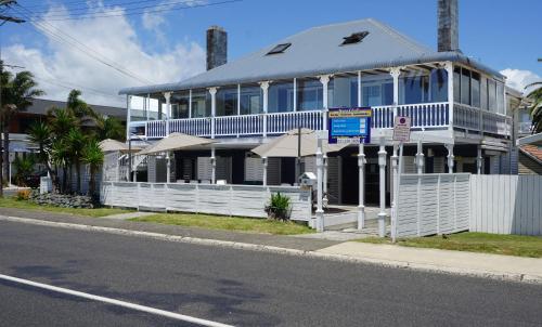 nana glads beachfront accommodation