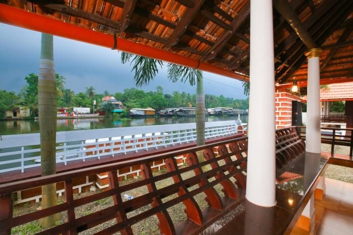 palmy lake resort