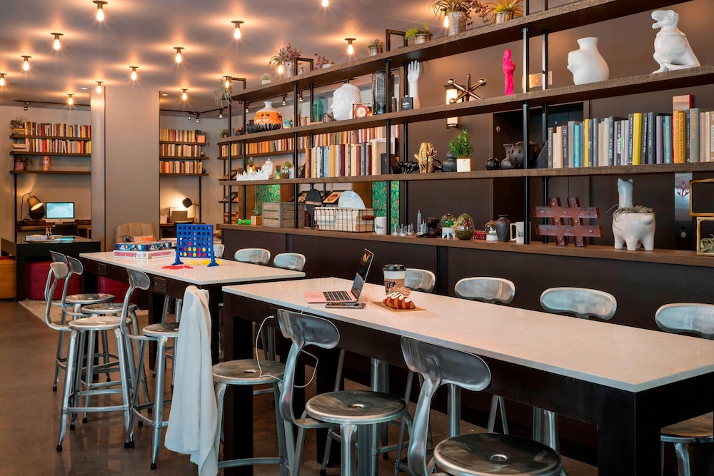 moxy chicago downtown