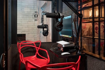 moxy chicago downtown