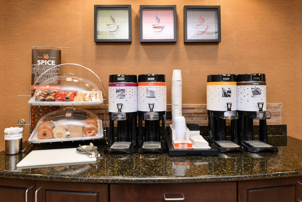 Hampton Inn & Suites Casper,Evansville>>Casper,3 star