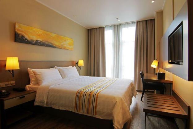 home inn plus shanghai huaihai road sinan road