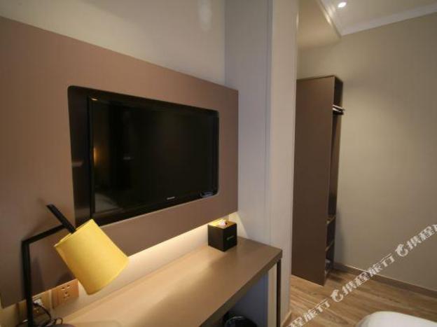 home inn plus shanghai huaihai road sinan road